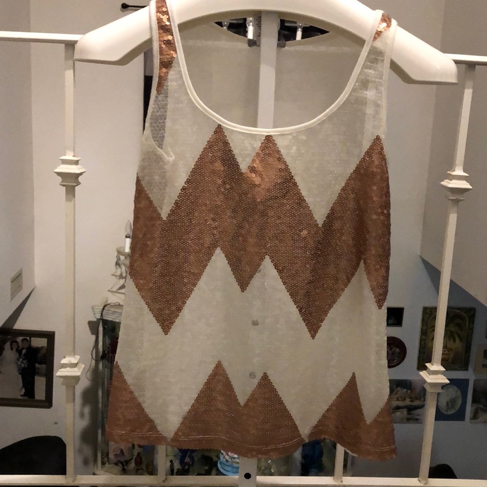 Beautiful 🎁🥳HP🥳Sequin Top🎊 - Picture 1 of 3